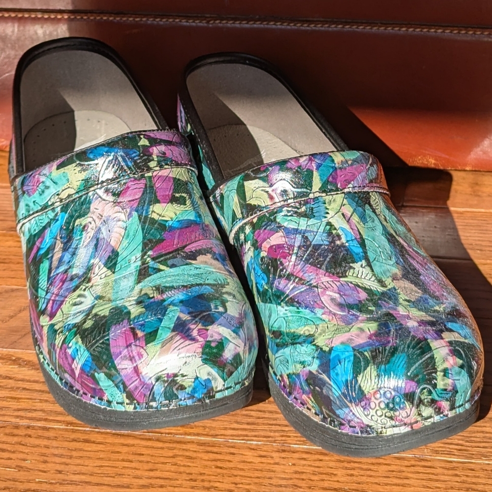 Dansko LT Pro Watercolor Tooled Clogs -Size EU 40 (US 9.5-10) New w/o Box